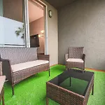 Sunny 2Bdr In Sm Pool & Gym - 5 Min To The Beach!