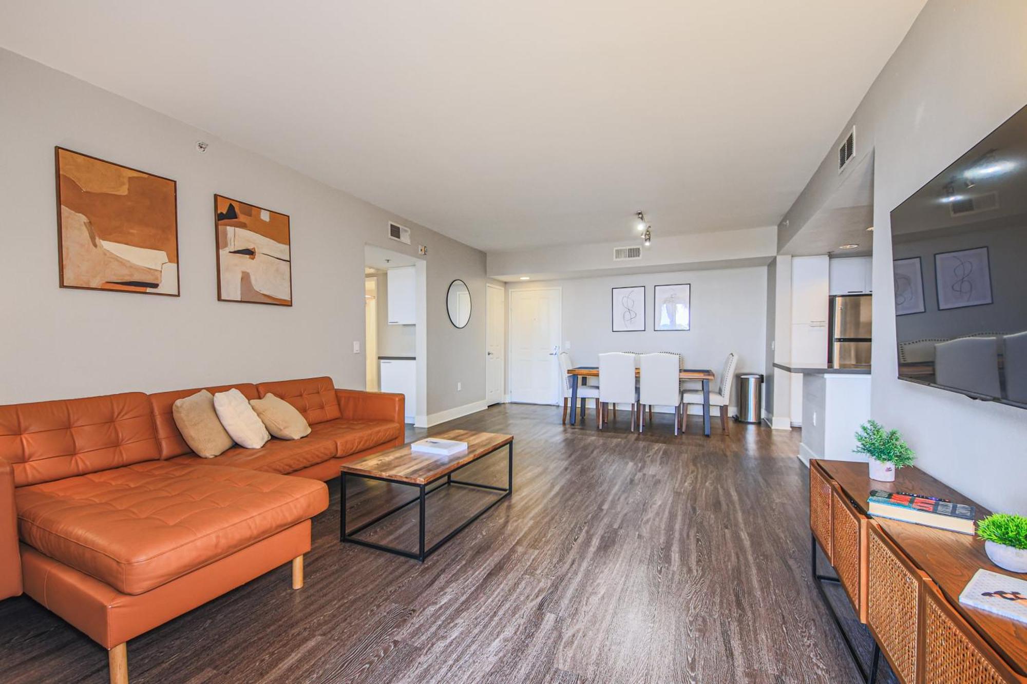 Apartment Sunny 2bdr In Sm Pool & Gym - 5 Min To The Beach! Los Angeles