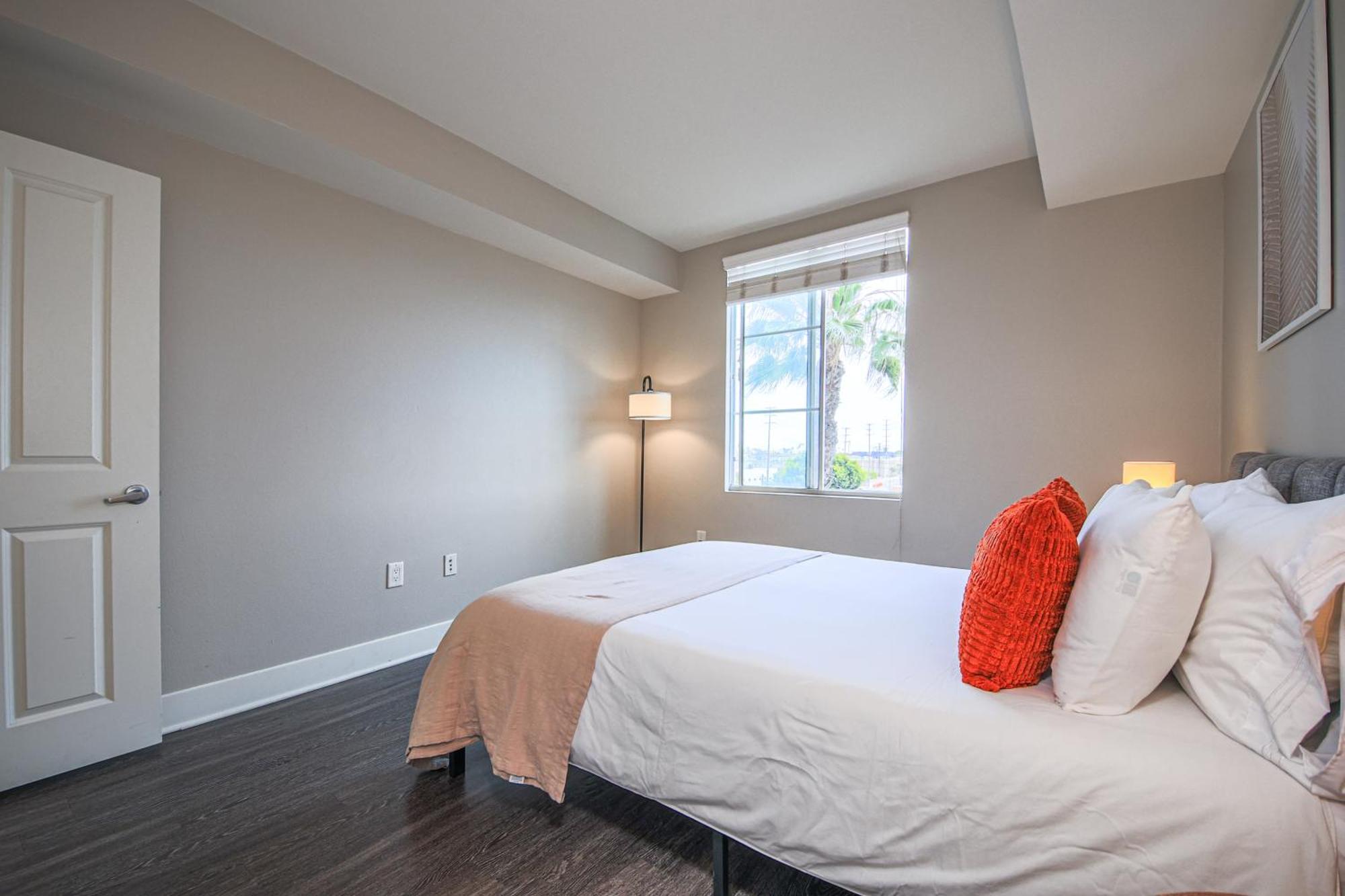 Sunny 2bdr In Sm Pool & Gym - 5 Min To The Beach! Los Angeles