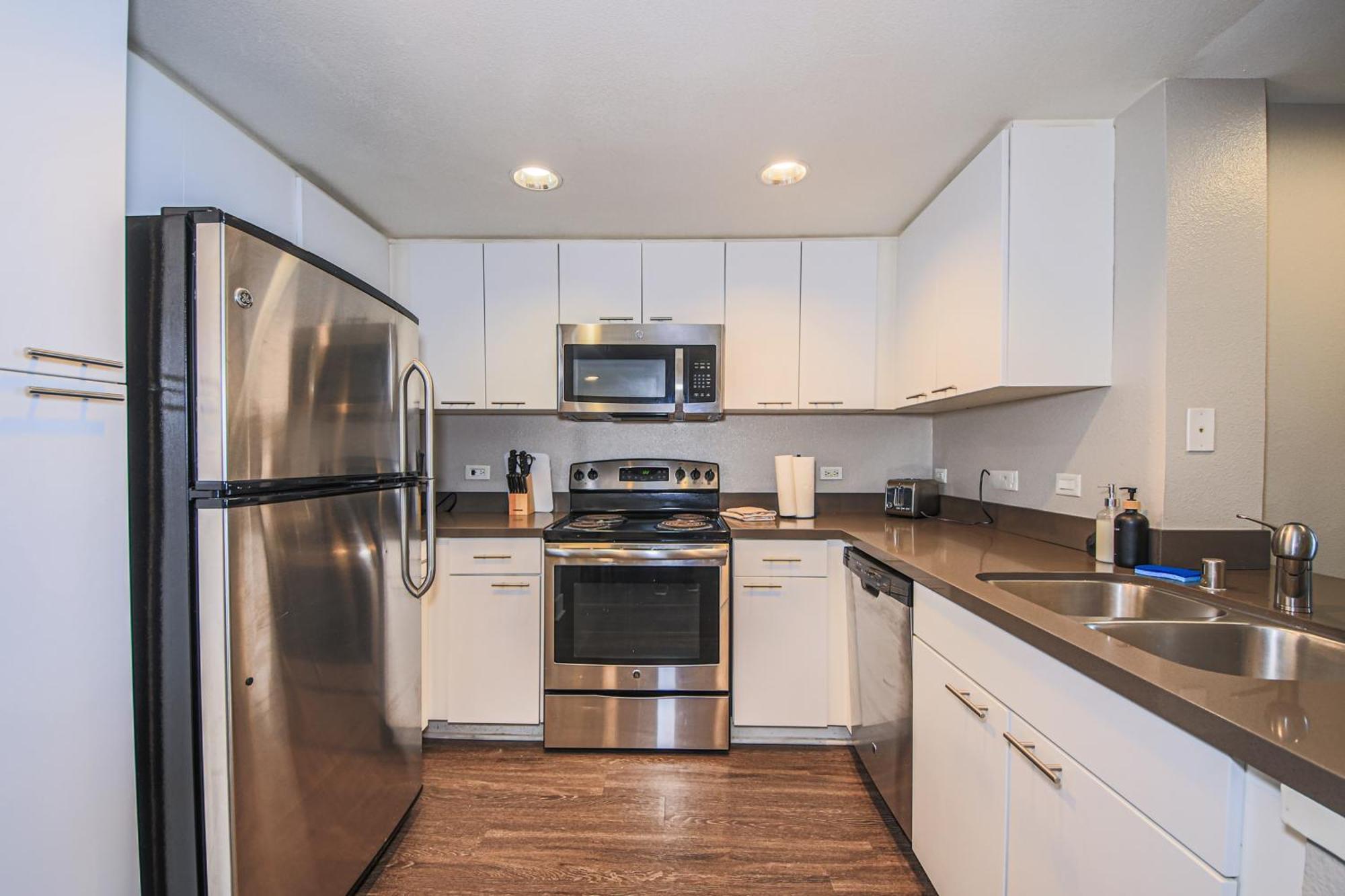 Sunny 2bdr In Sm Pool & Gym - 5 Min To The Beach! Los Angeles